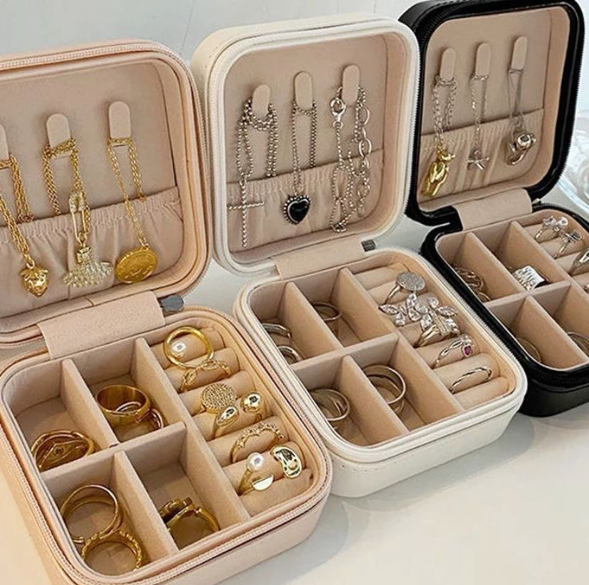 Mini Jewelry Box – Compact Travel Case for Rings, Earrings & Necklaces